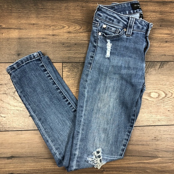 Celebrity Pink stretchy jeans - Picture 2 of 4